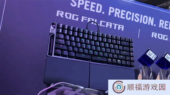 华硕ROG Falcata分体式键盘发布！无线+磁轴、左右可分离